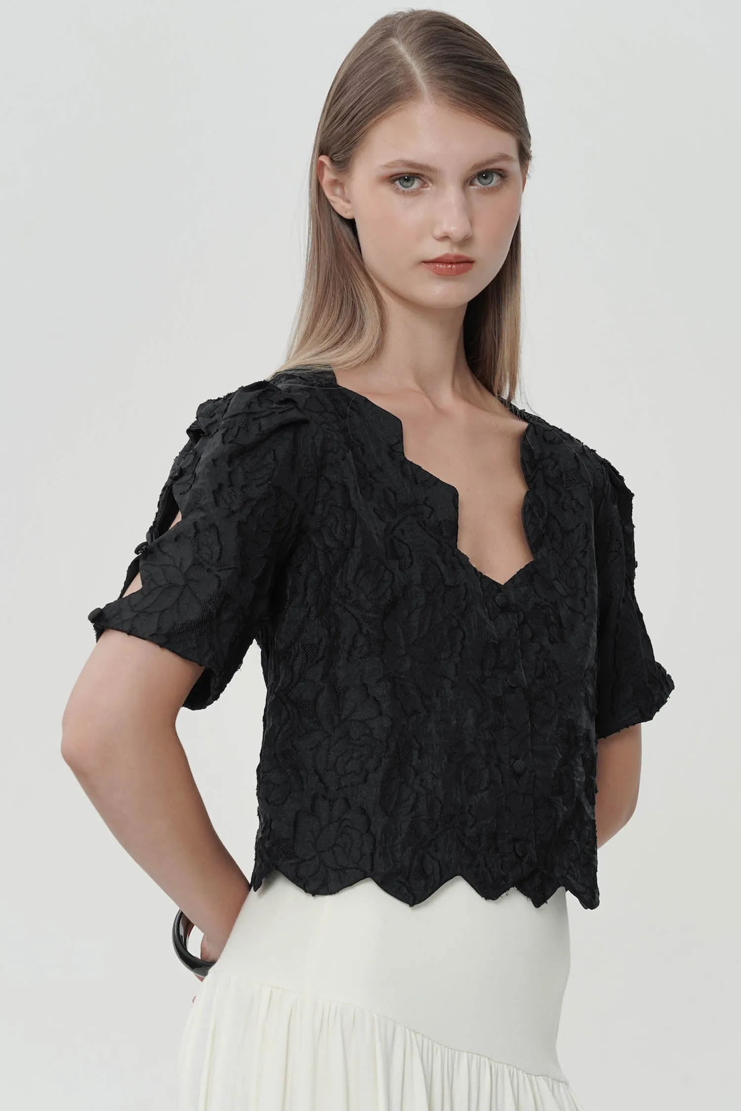 Bahloo Scalloped Top In Black