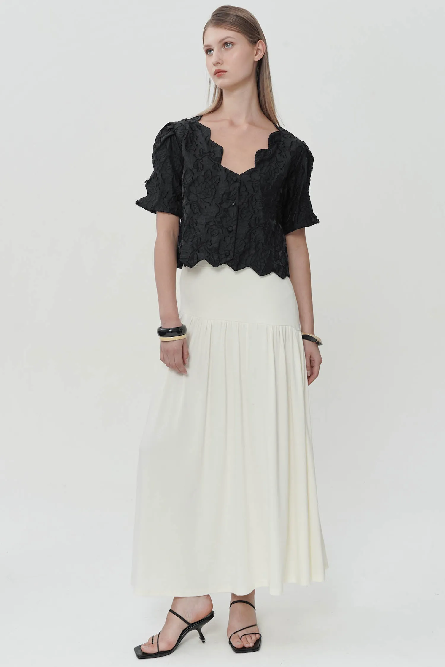 Bahloo Scalloped Top In Black
