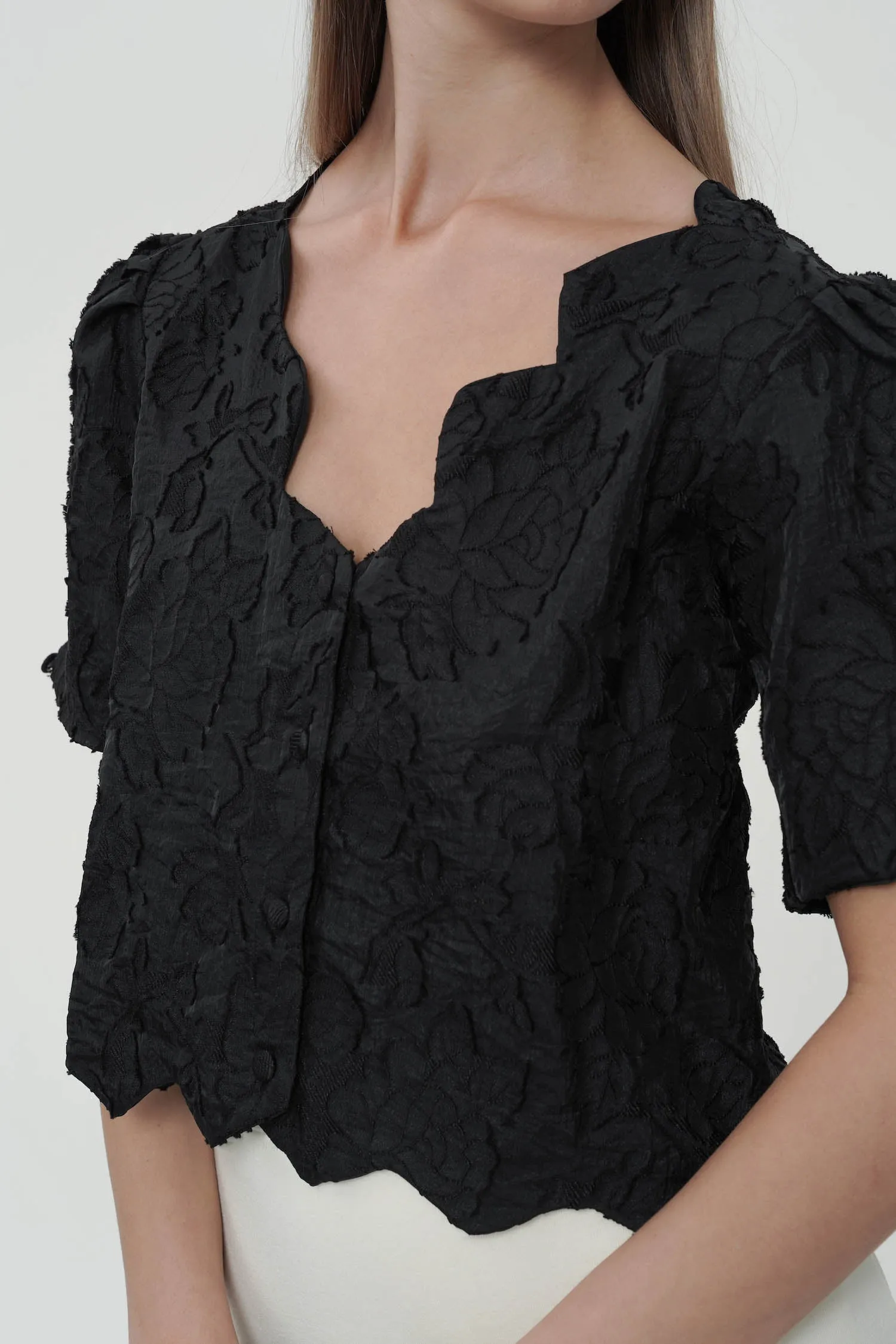 Bahloo Scalloped Top In Black