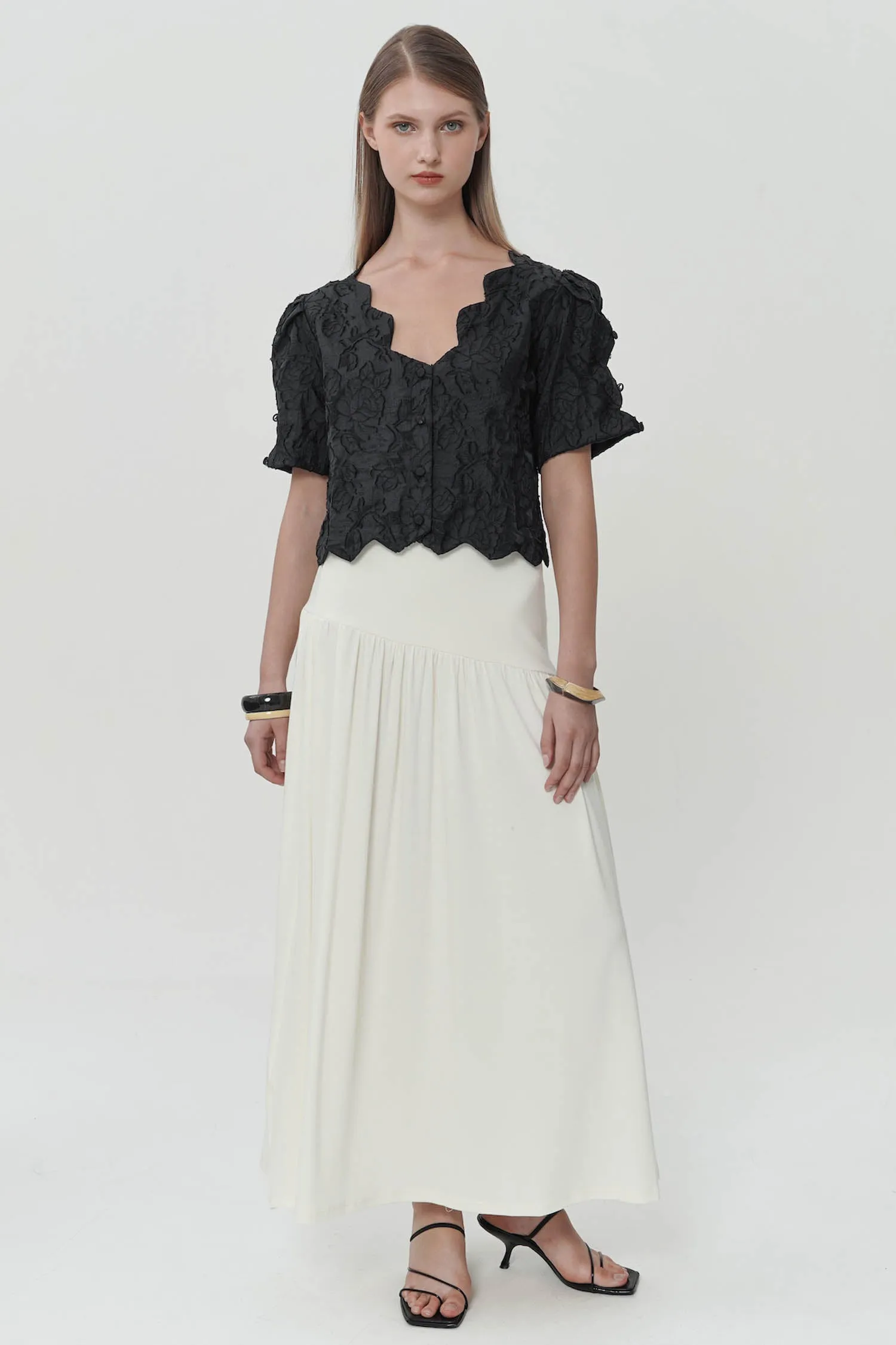Bahloo Scalloped Top In Black