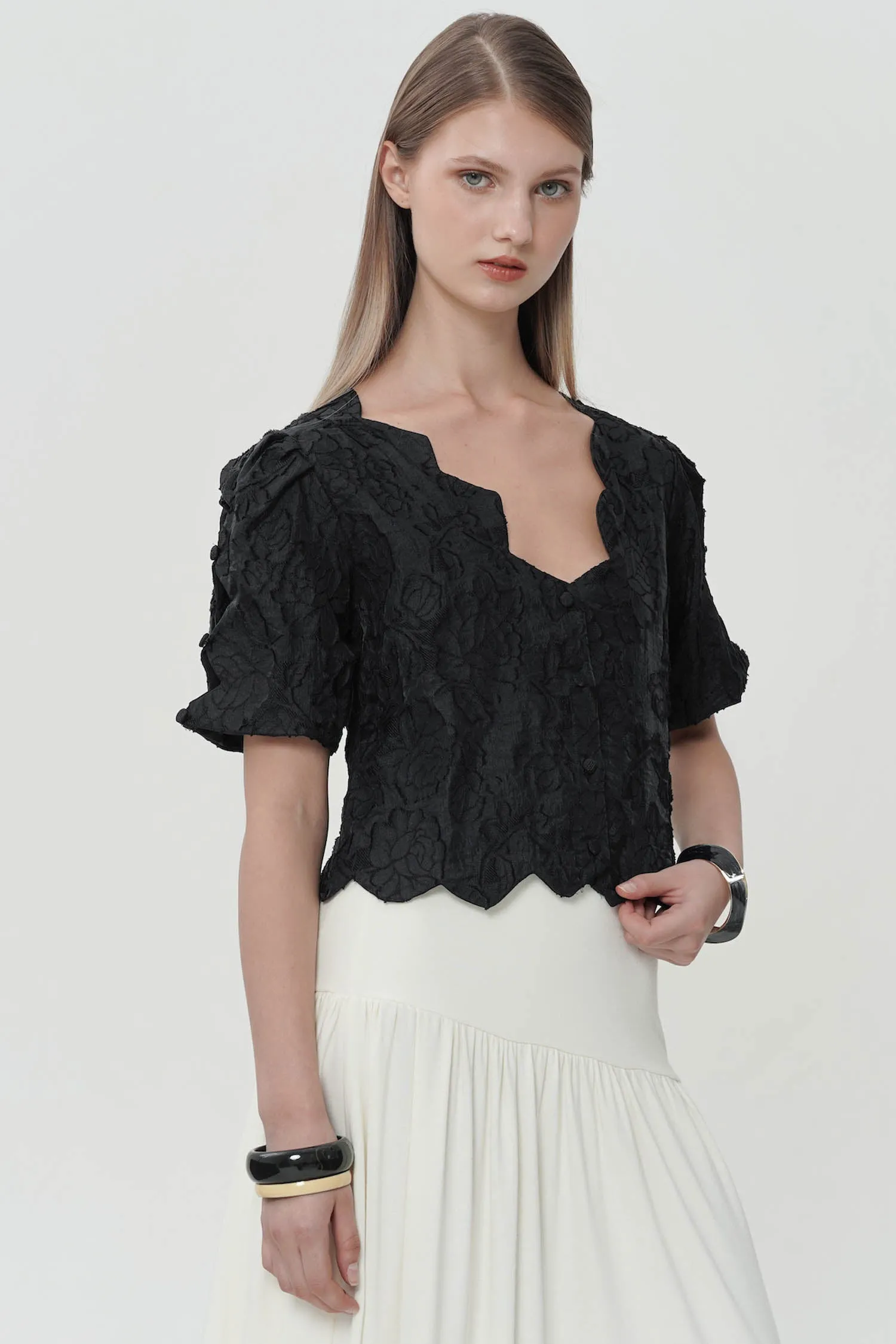 Bahloo Scalloped Top In Black