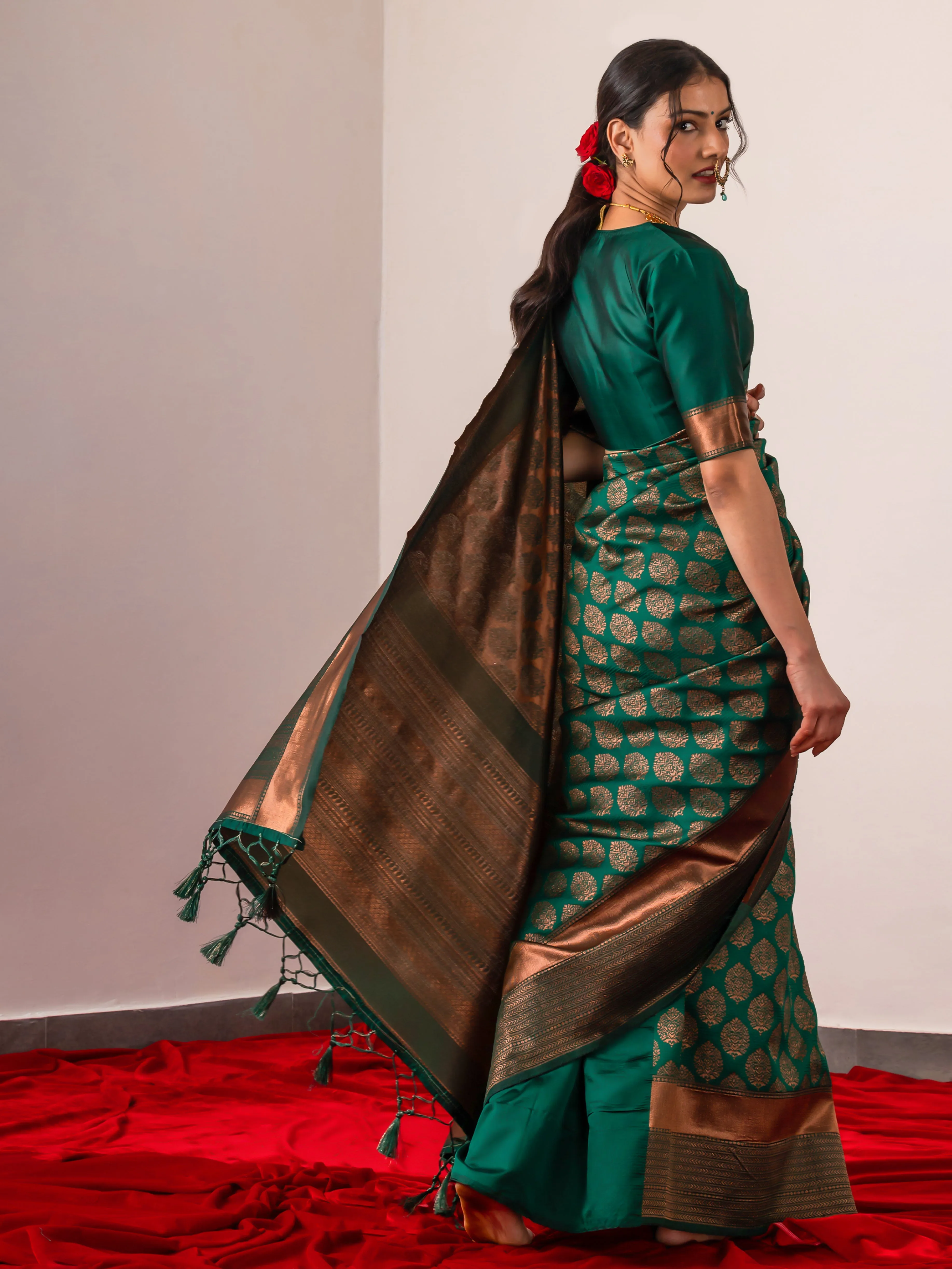 Vishesh Royal Green Bronze Saree with Blouse Fabric