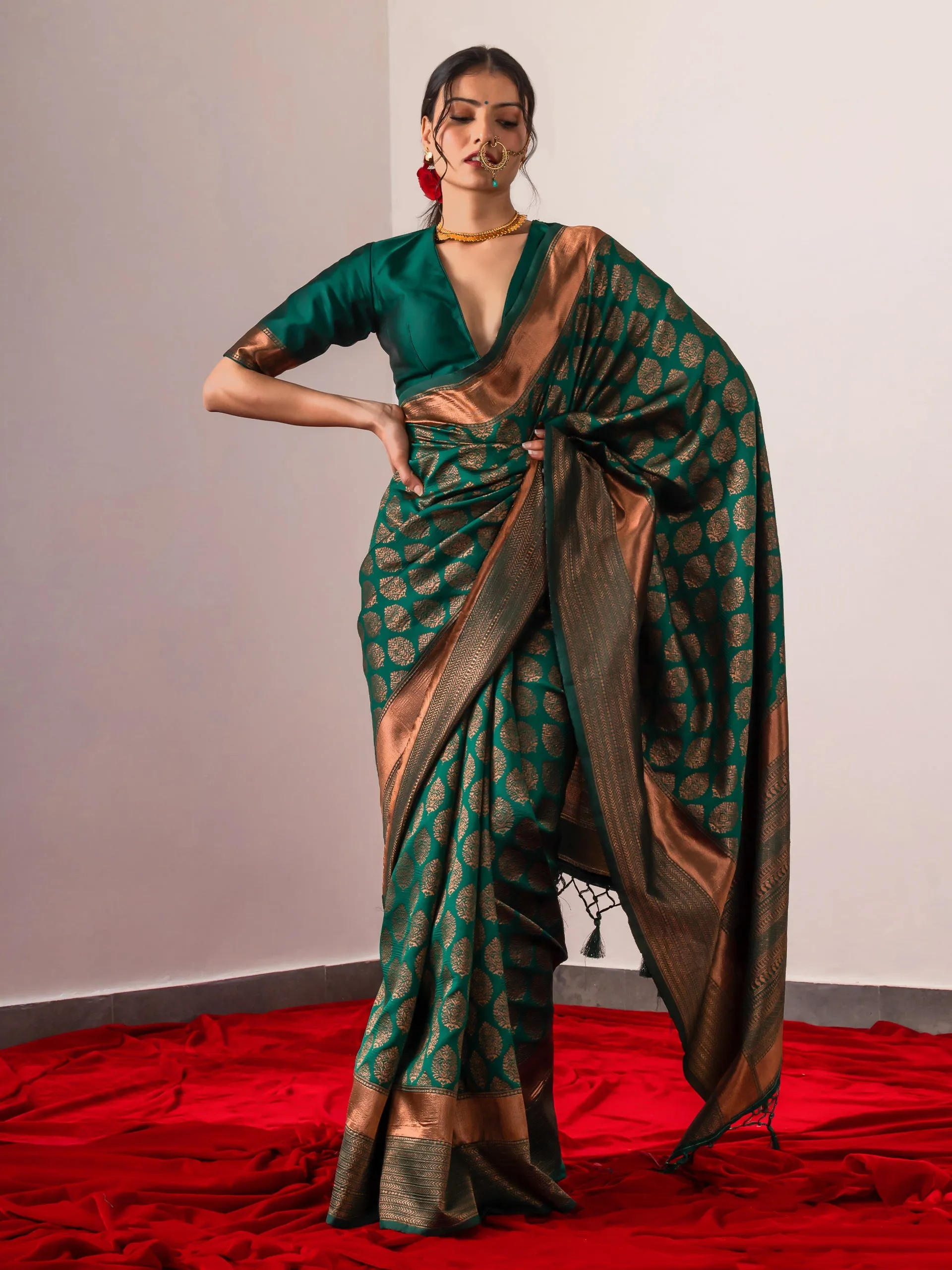 Vishesh Royal Green Bronze Saree with Blouse Fabric