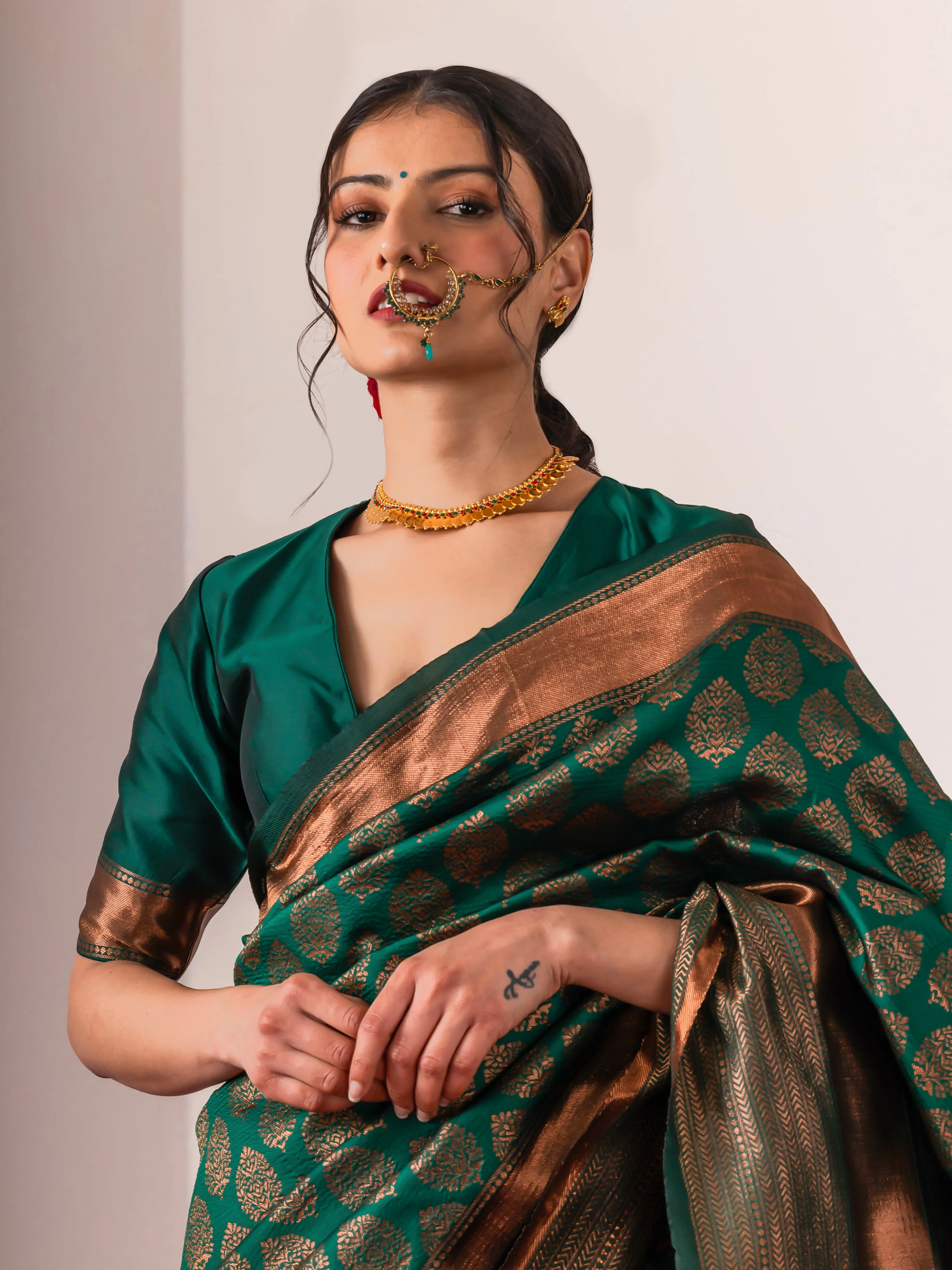 Vishesh Royal Green Bronze Saree with Blouse Fabric