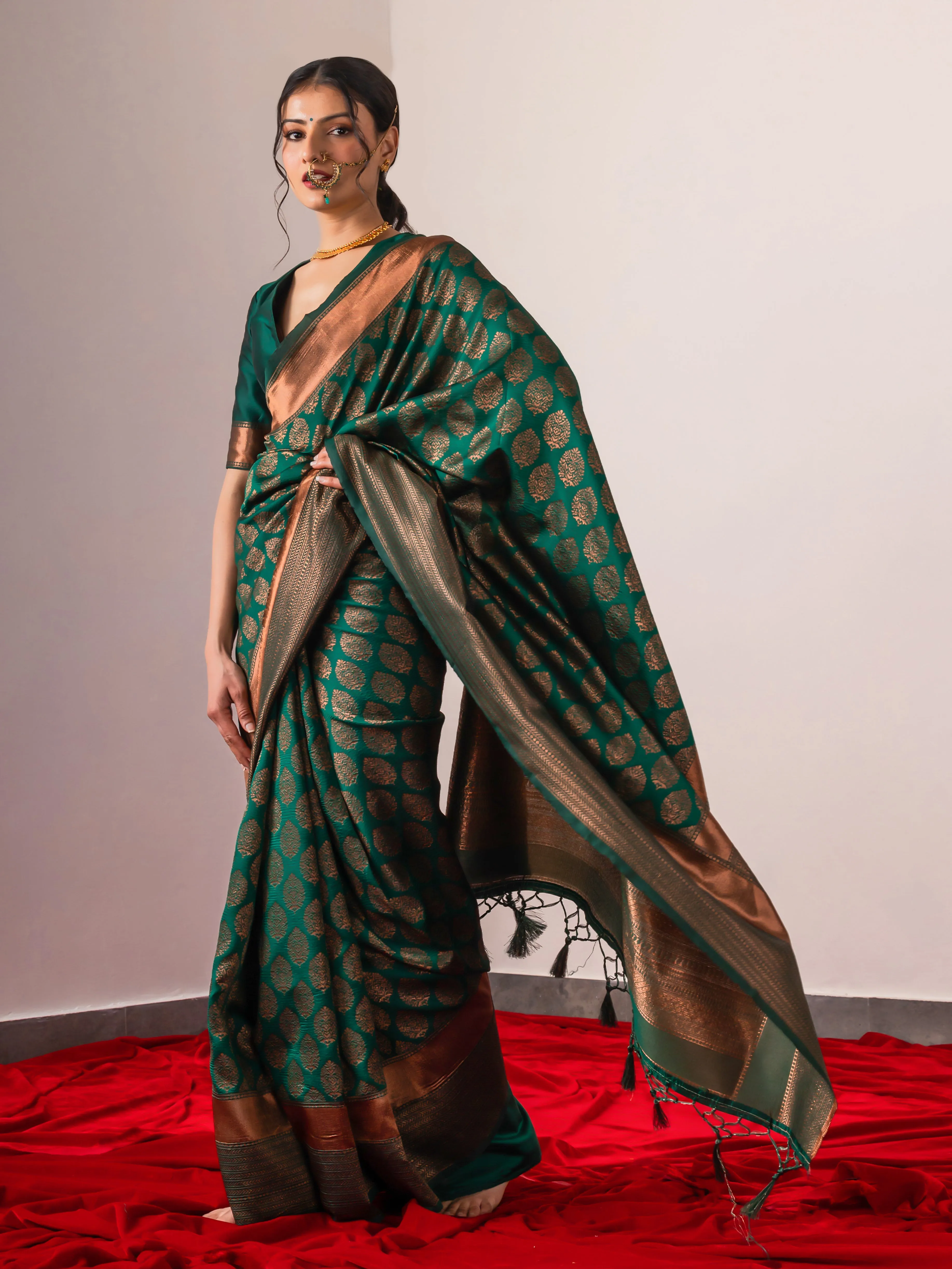Vishesh Royal Green Bronze Saree with Blouse Fabric